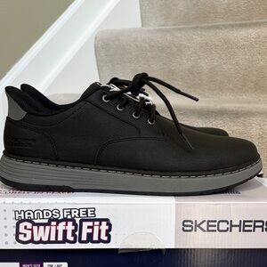 NIB Skechers Men's Black & Gray Swift Fit Casual Hands Free Slip-On Shoes